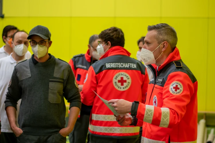 Marcel Huber Einrichtung einer Notunterkunft DRK - 1